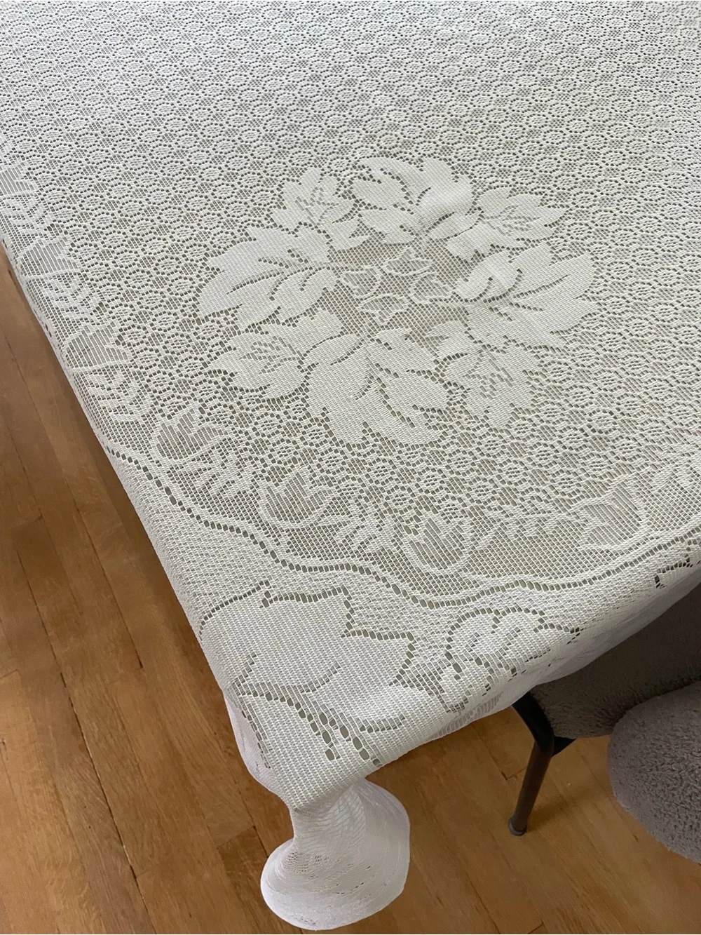 Vintage Leaf and Flower Lace Tablecloth